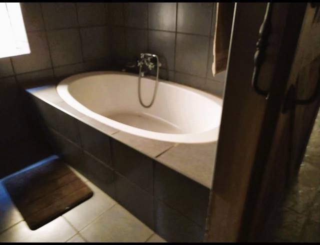 4 BEDROOM HOUSE FOR SALE IN PARKRAND